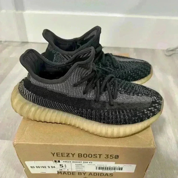 Yeezy x Adidas Black/Blue Knit Fabric Boost 350 V2 Carbon Sneakers Size 5 1/2 - Picture 11 of 11
